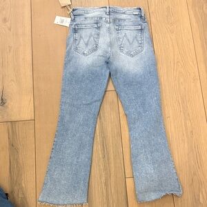 MOTHER  The Insider Step Fray jeans Love
In a boat
